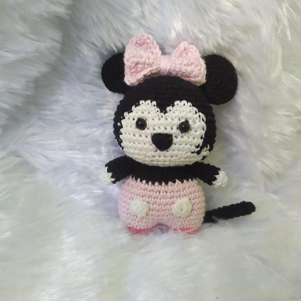 Mickey & Minnie Magic: Handcrafted Keyrings for Disney Delight