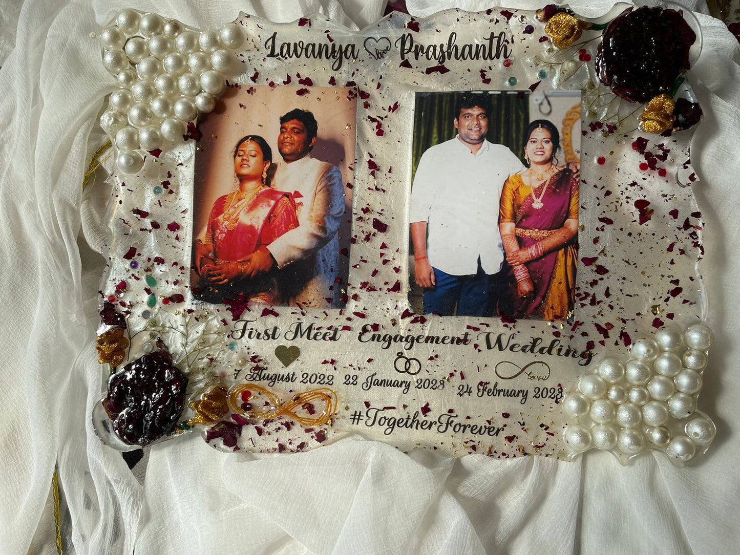 Pearl Adorned Keepsake: Epoxy Resin Rectangle Frame with Preserved Floral Beauty