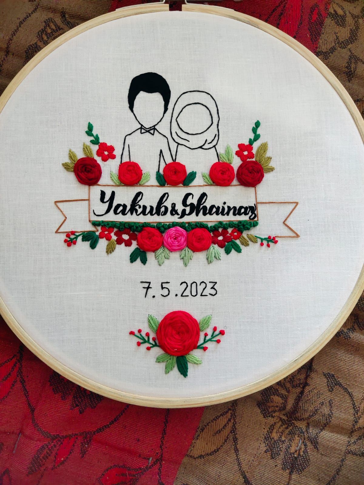 Couple name in embroidery hoop – Artsty
