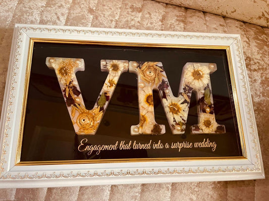 V and M Elegance Resin Frame