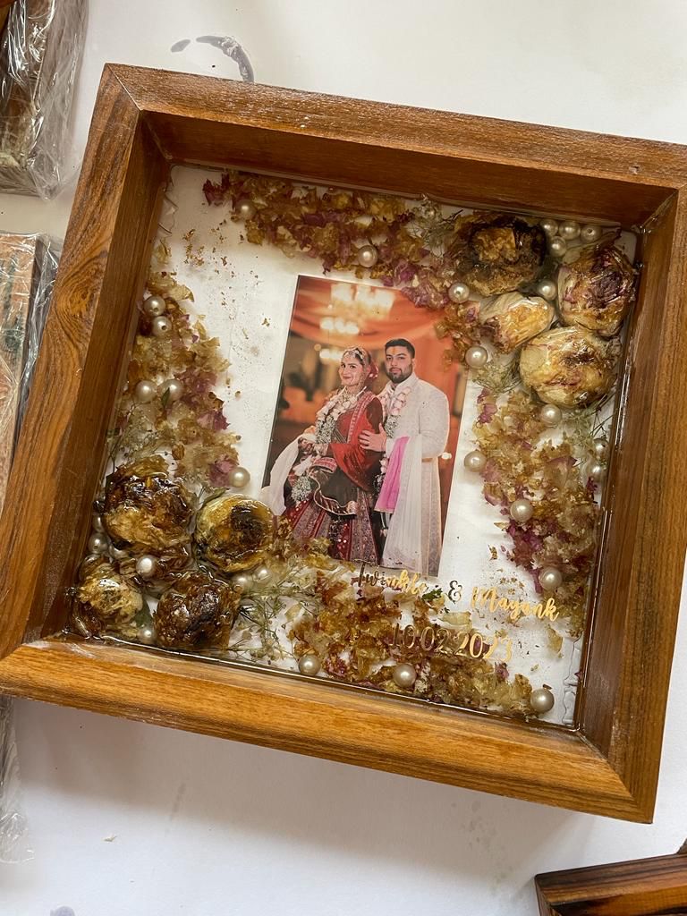 Nature's Embrace: Wooden Frame Varmala Flower Preservation with Couples' Picture